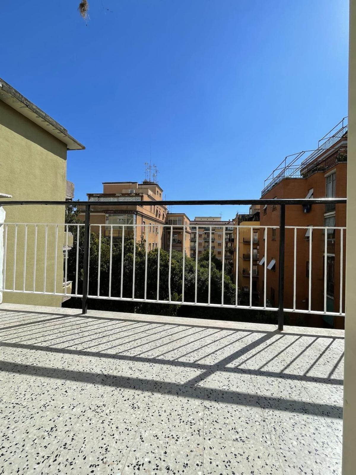 Apartamento Moderno 85mq Con 2 Bagni E Posto Auto Privato Roma