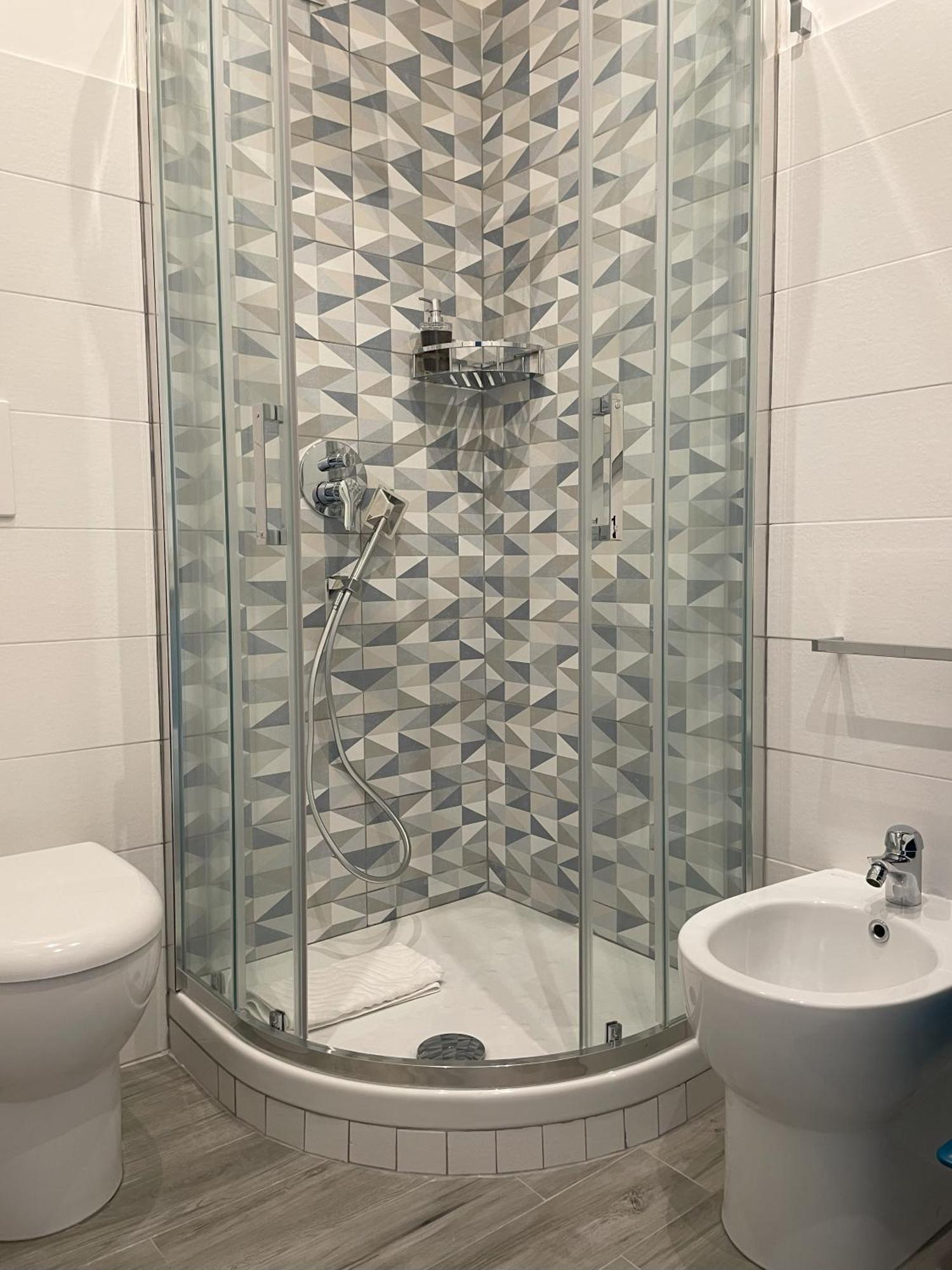 Moderno 85mq Con 2 Bagni E Posto Auto Privato * Rom